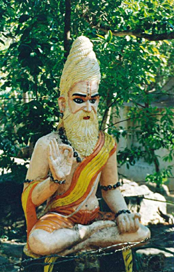 Information about kutralam temple is dedicated to lord siva history of kutralam shiva   temple,kurumpalaveesar temple and famous lord shiva hindu temples of india.